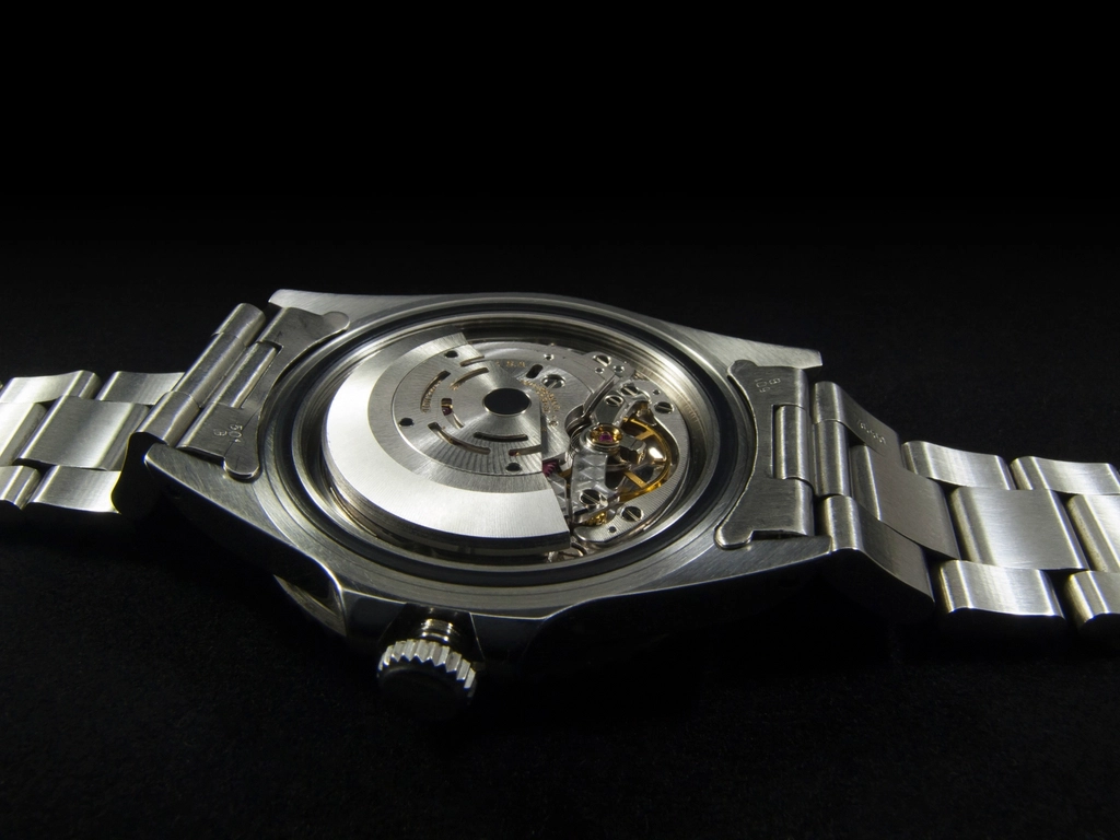 Steel watch on the wrist: is a Rolex worth it