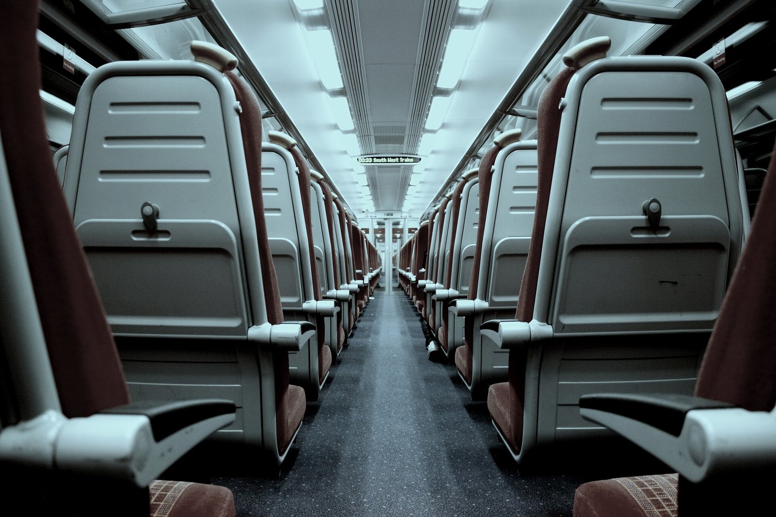 Italy High-Speed Trains: Frecciarossa vs Italo and First Class Guide