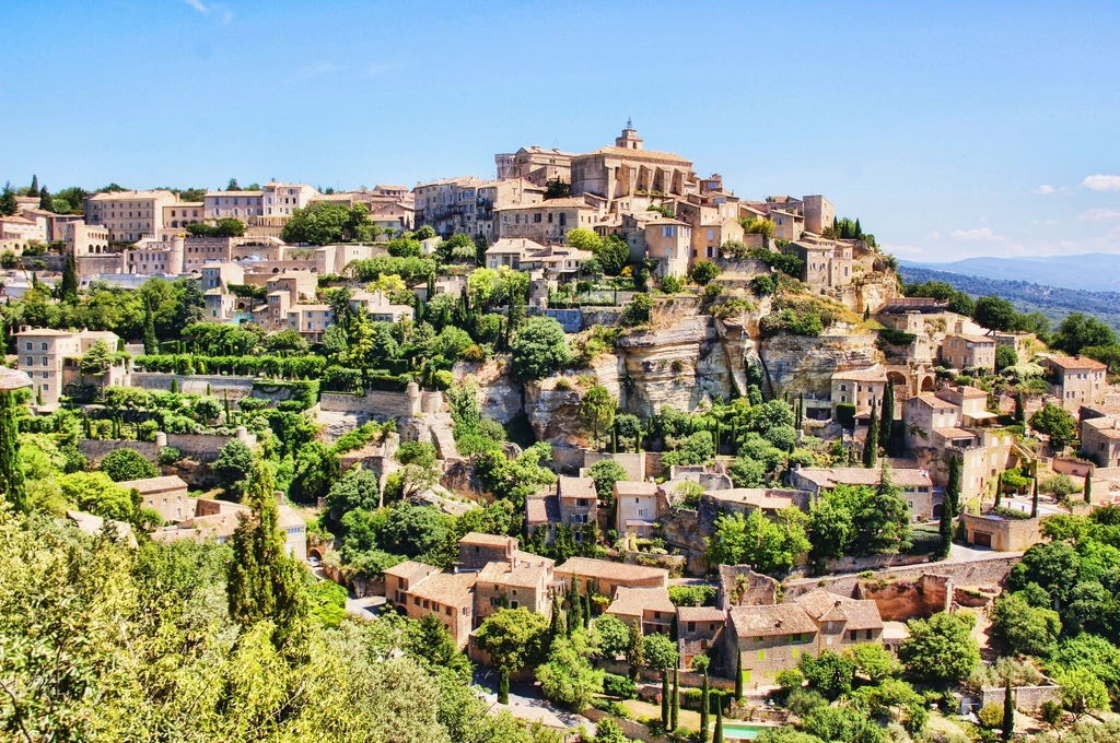 Countryside landscape among the best slow travel destinations